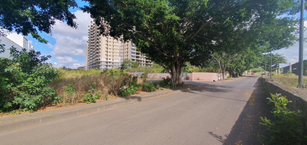 For sale commercial land of 25.72 Perches in Vacoas