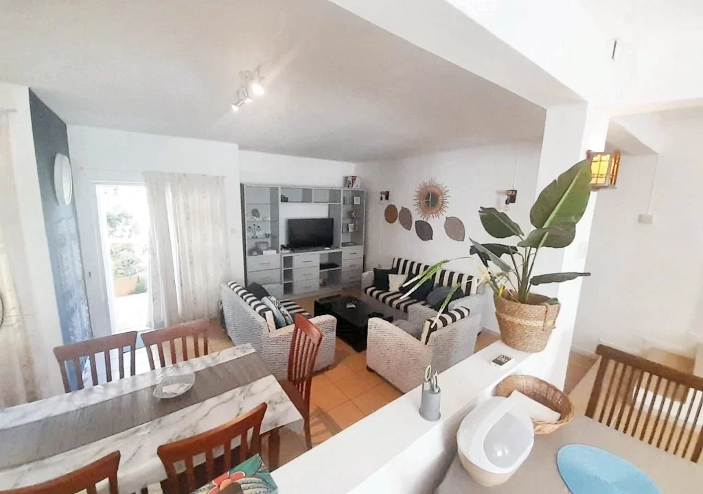 3 bedroom furnished villa for rent in Flic en flac 10