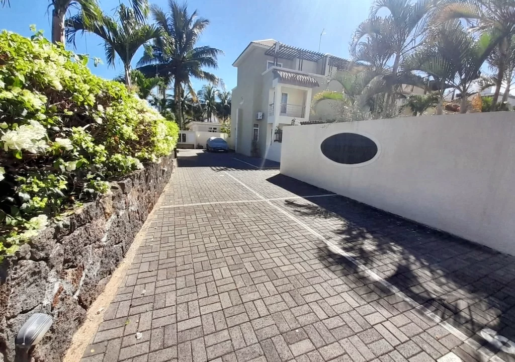 3 bedroom furnished villa for rent in Flic en flac 12