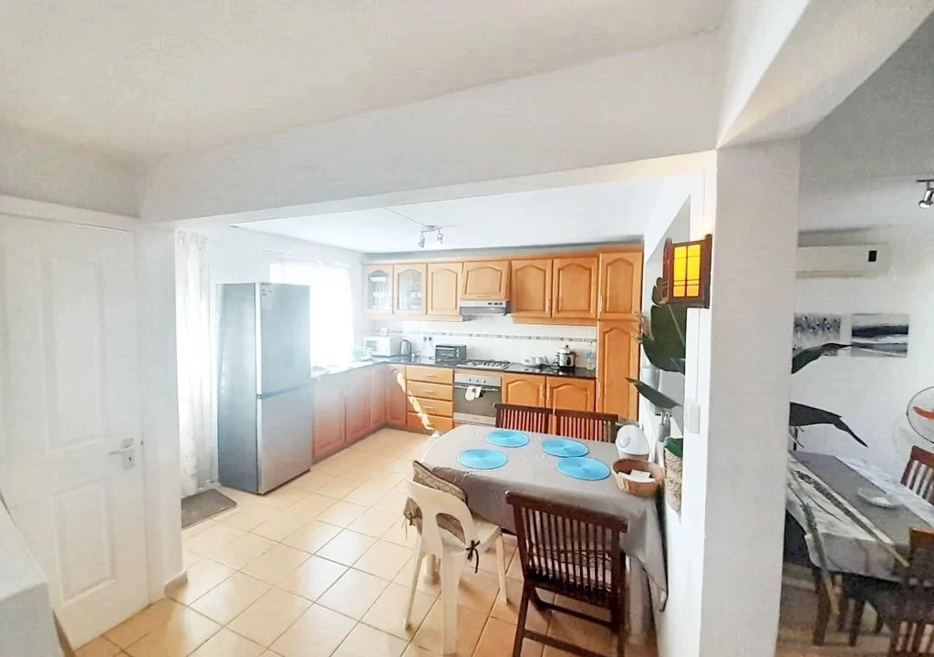 3 bedroom furnished villa for rent in Flic en flac 13