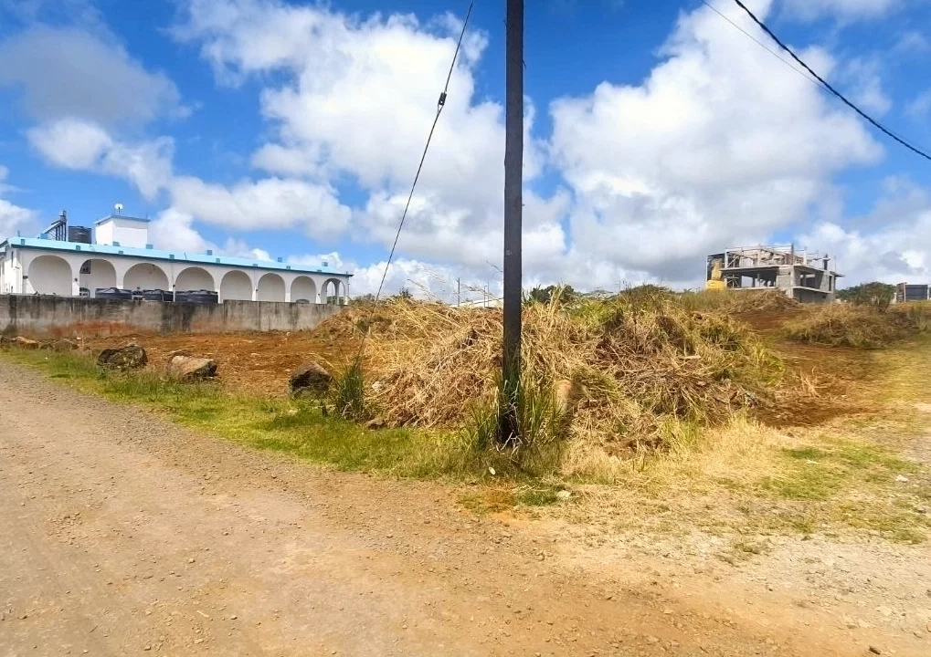 Prime residential land for sale in Sodnac, Quatre bornes 6