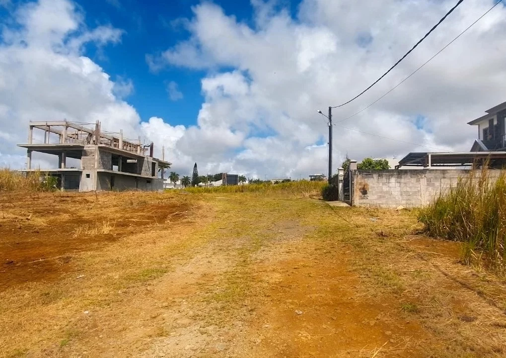 Prime residential land for sale in Sodnac, Quatre bornes 8