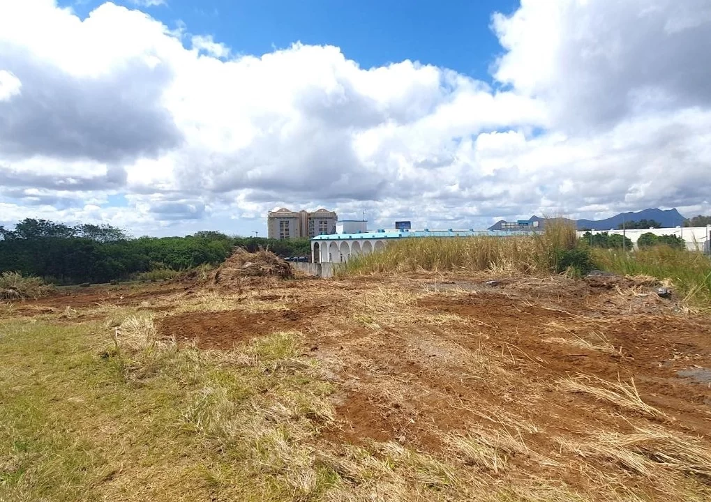 Prime residential land for sale in Sodnac, Quatre bornes 9