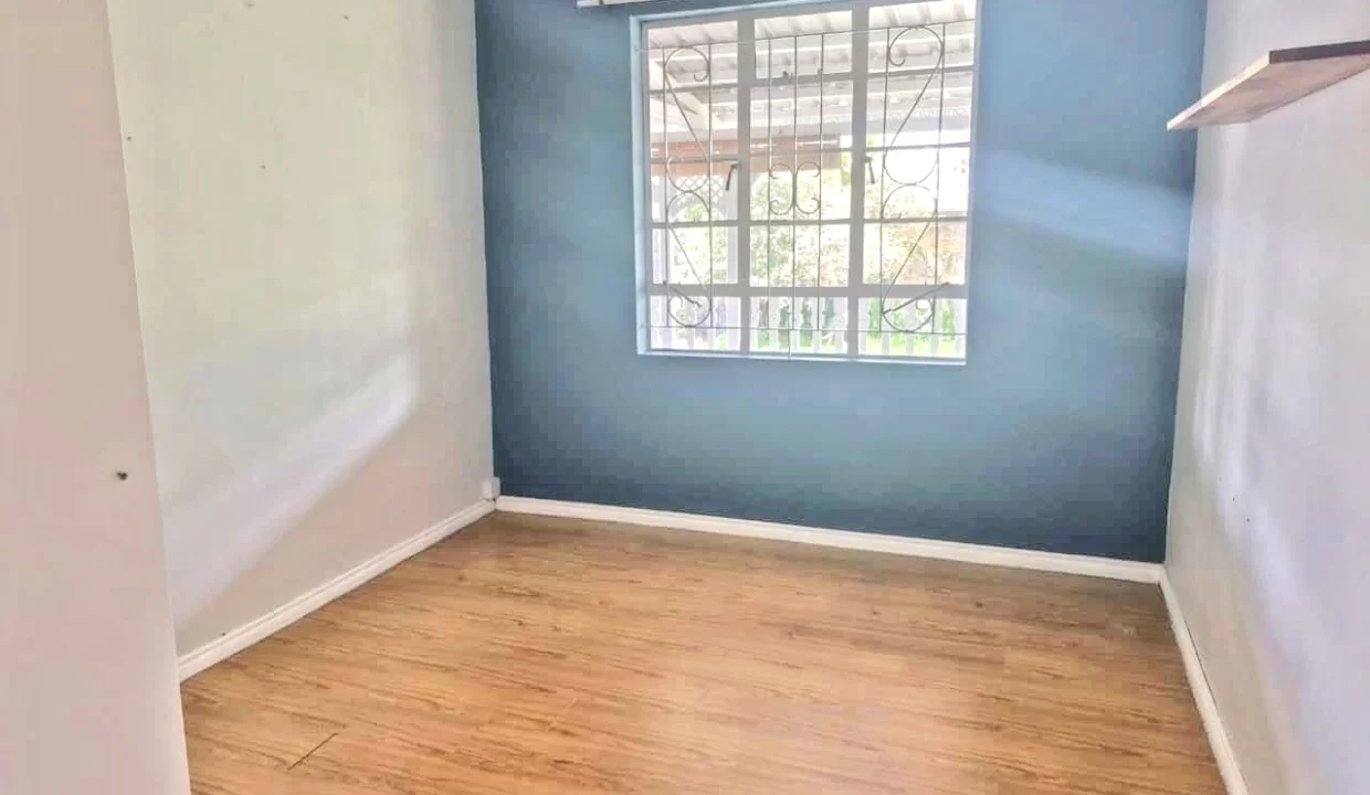 Charming Individual House for Sale in the Heart of Curepipe 10