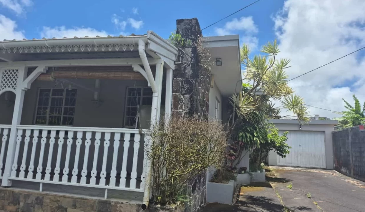 Charming Individual House for Sale in the Heart of Curepipe 3
