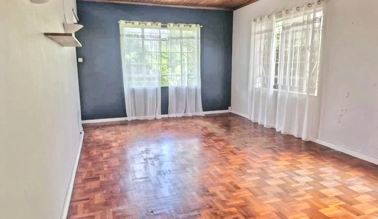 Charming Individual House for Sale in the Heart of Curepipe 7