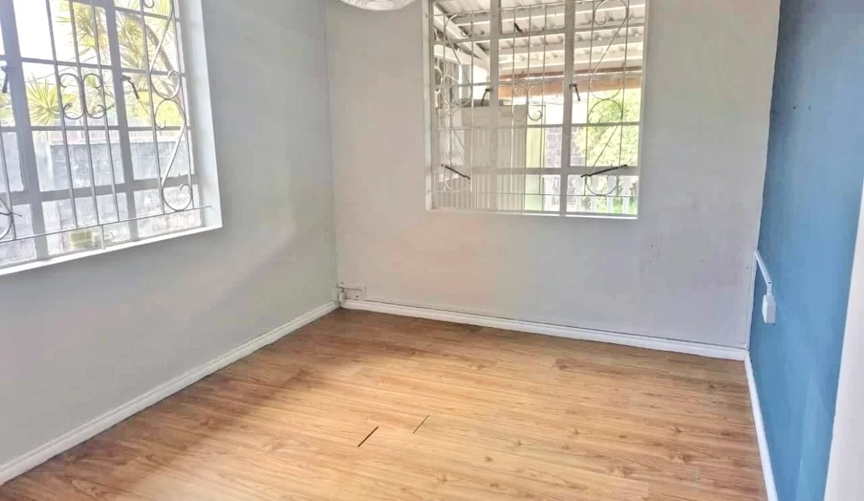 Charming Individual House for Sale in the Heart of Curepipe 9