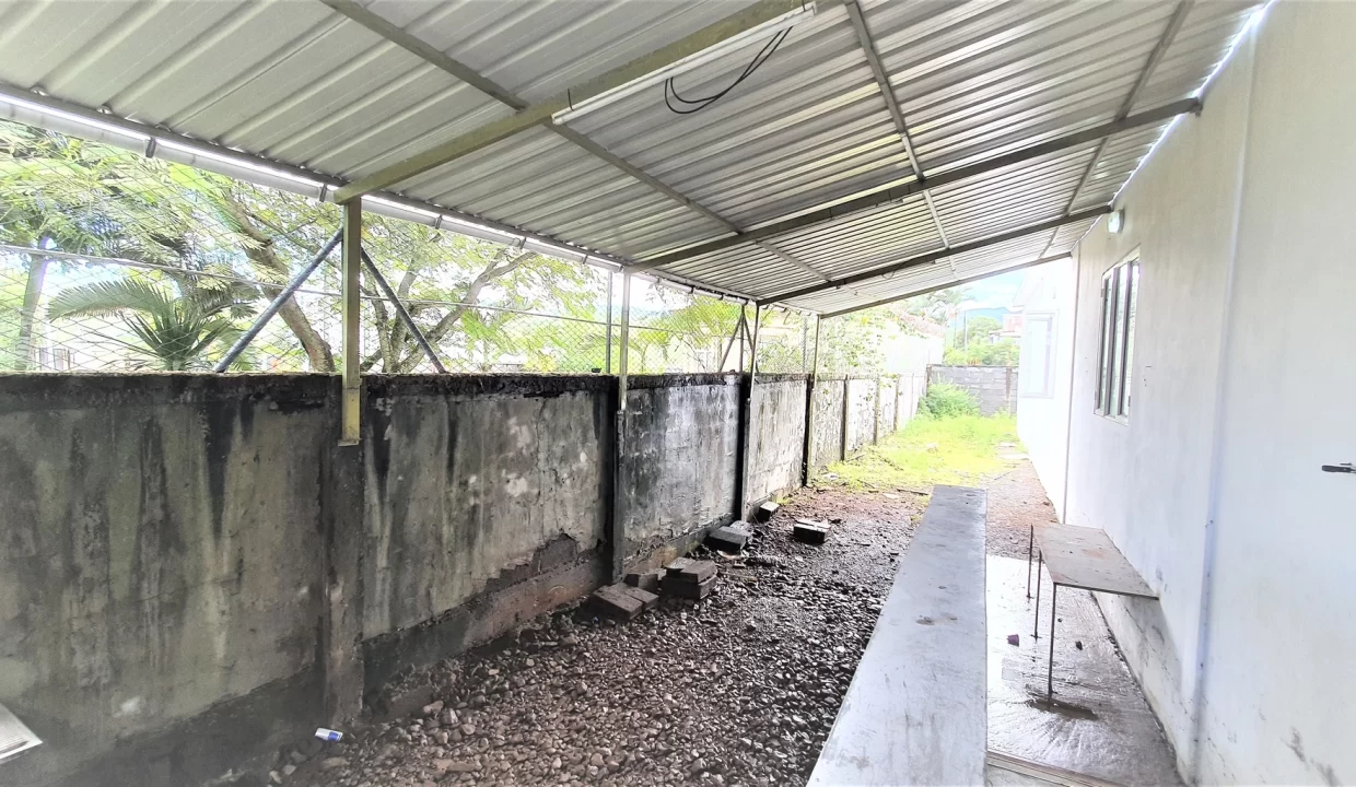 Commercial Building for Sale – 4828 ft², Surinam, South 12