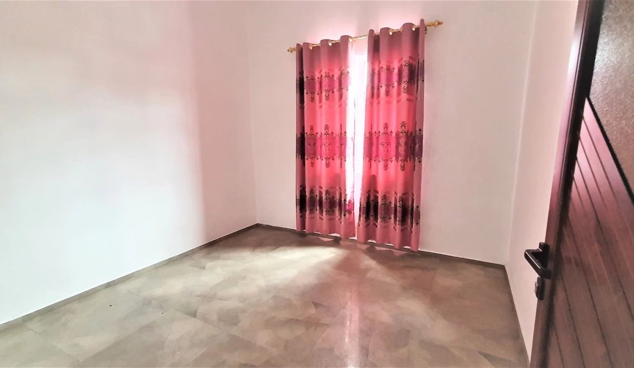 Commercial Building for Sale – 4828 ft², Surinam, South 5