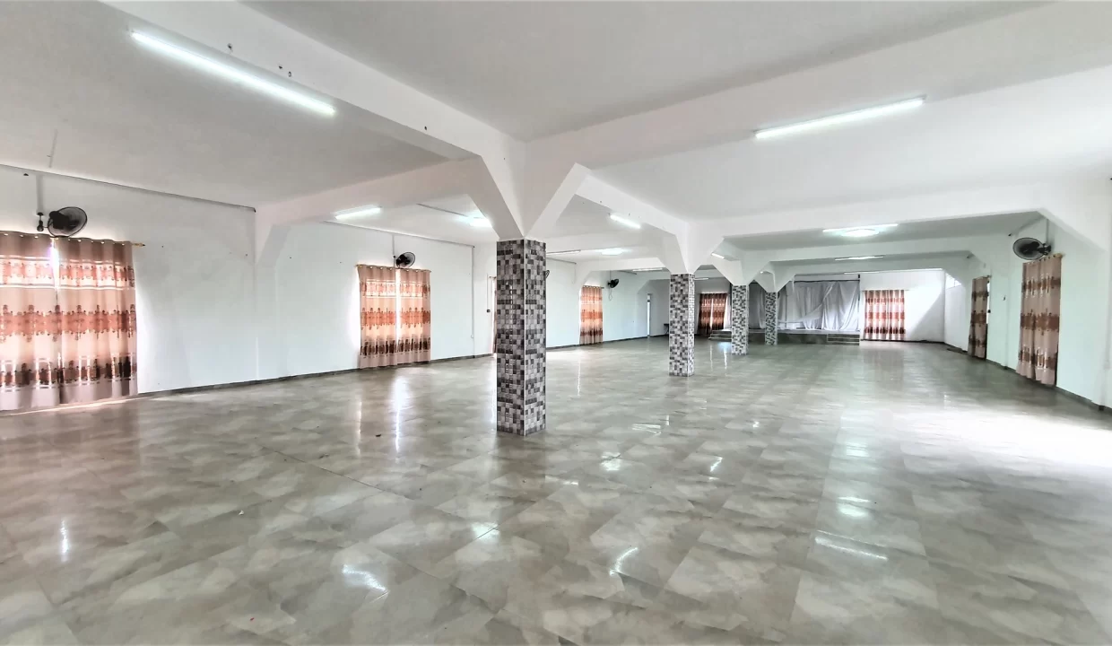 Commercial Building for Sale – 4828 ft², Surinam, South 6