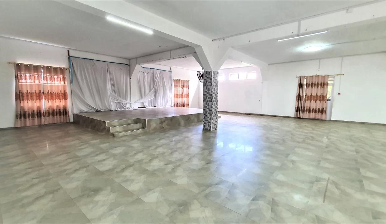 Commercial Building for Sale – 4828 ft², Surinam, South 7