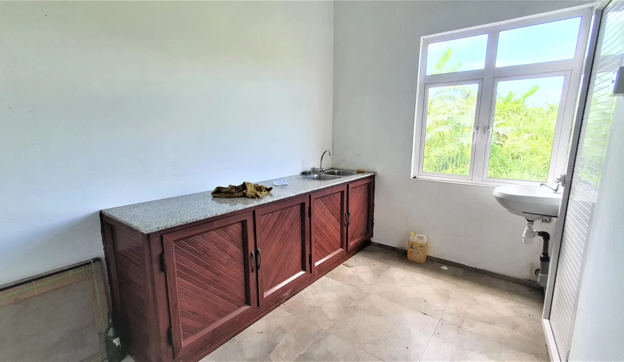 Commercial Building for Sale – 4828 ft², Surinam, South 9