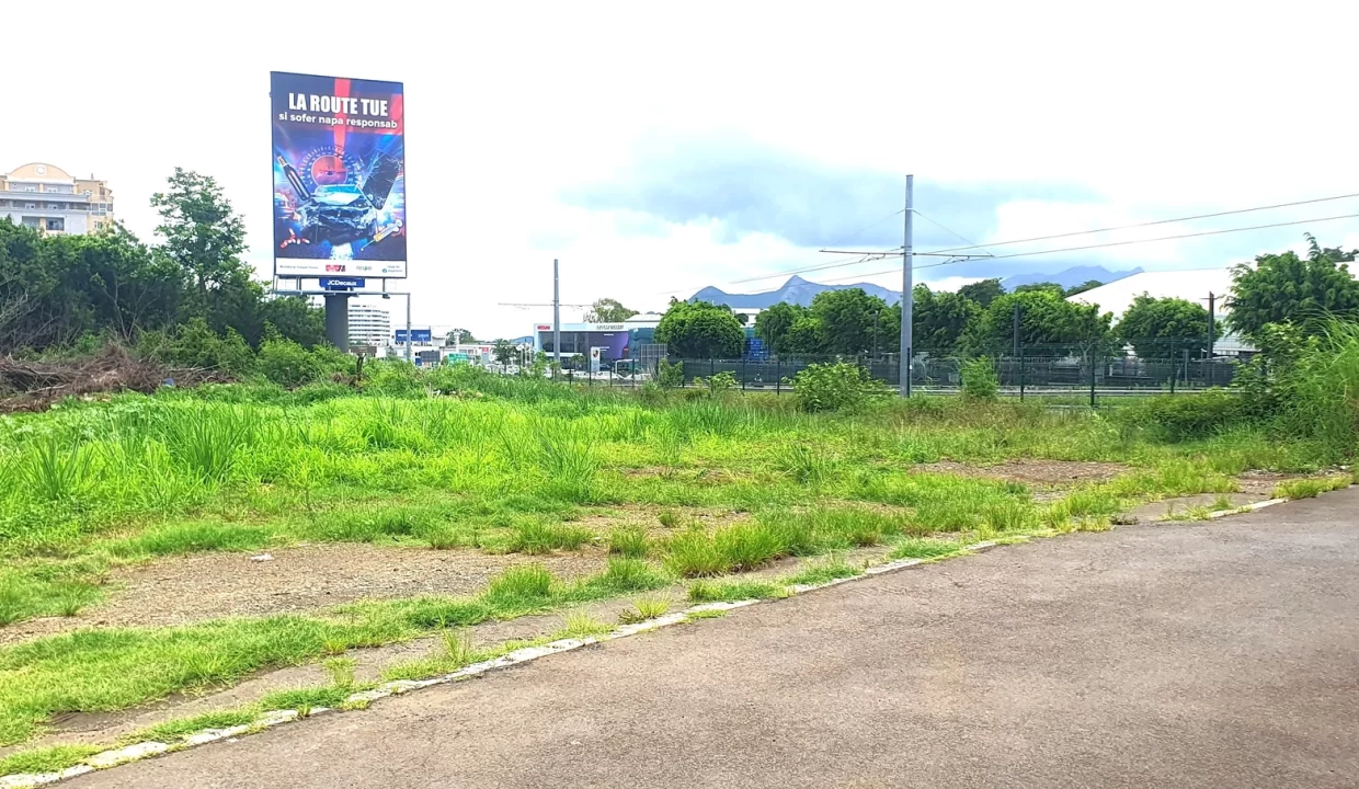 Commercial Land for Sale – 88 Perches, Phoenix 11