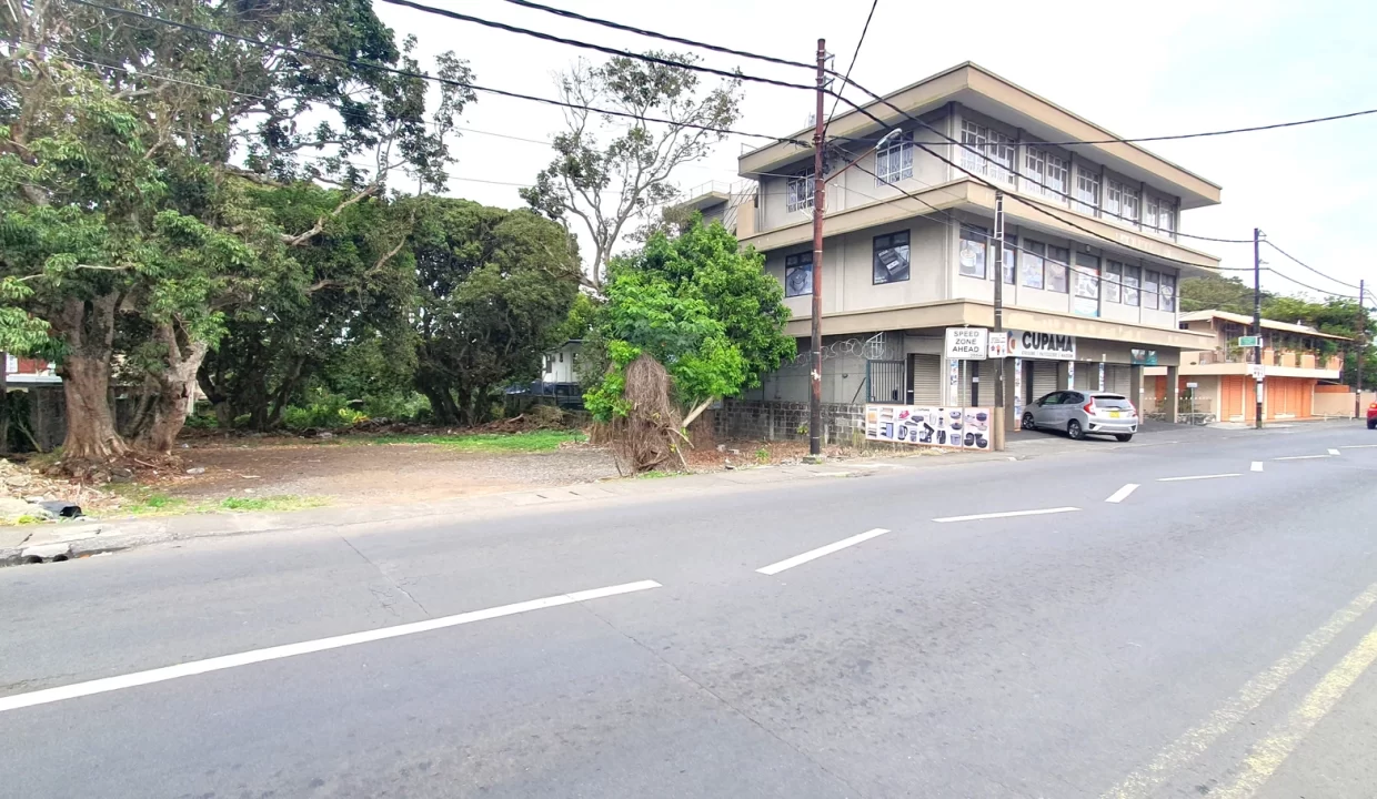 Prime Residential & Commercial Plot for Sale - La Caverne, Vacoas 1