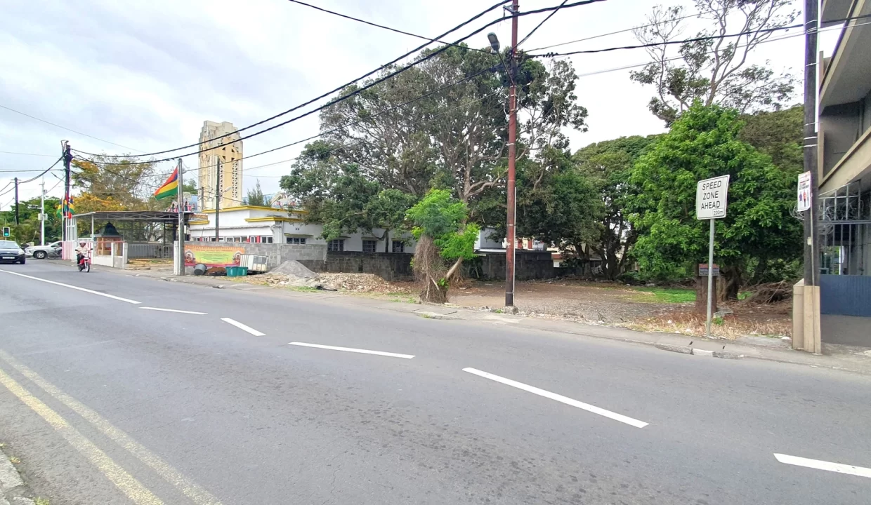 Prime Residential & Commercial Plot for Sale - La Caverne, Vacoas 4