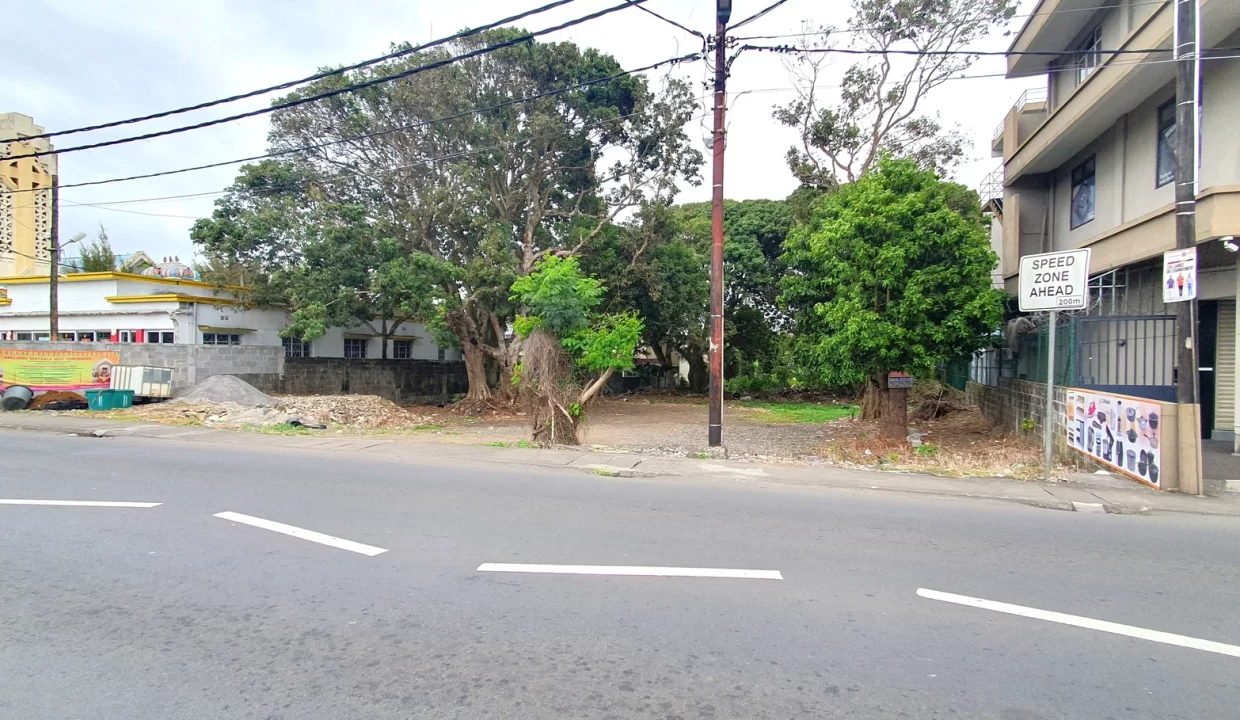 Prime Residential & Commercial Plot for Sale - La Caverne, Vacoas 5