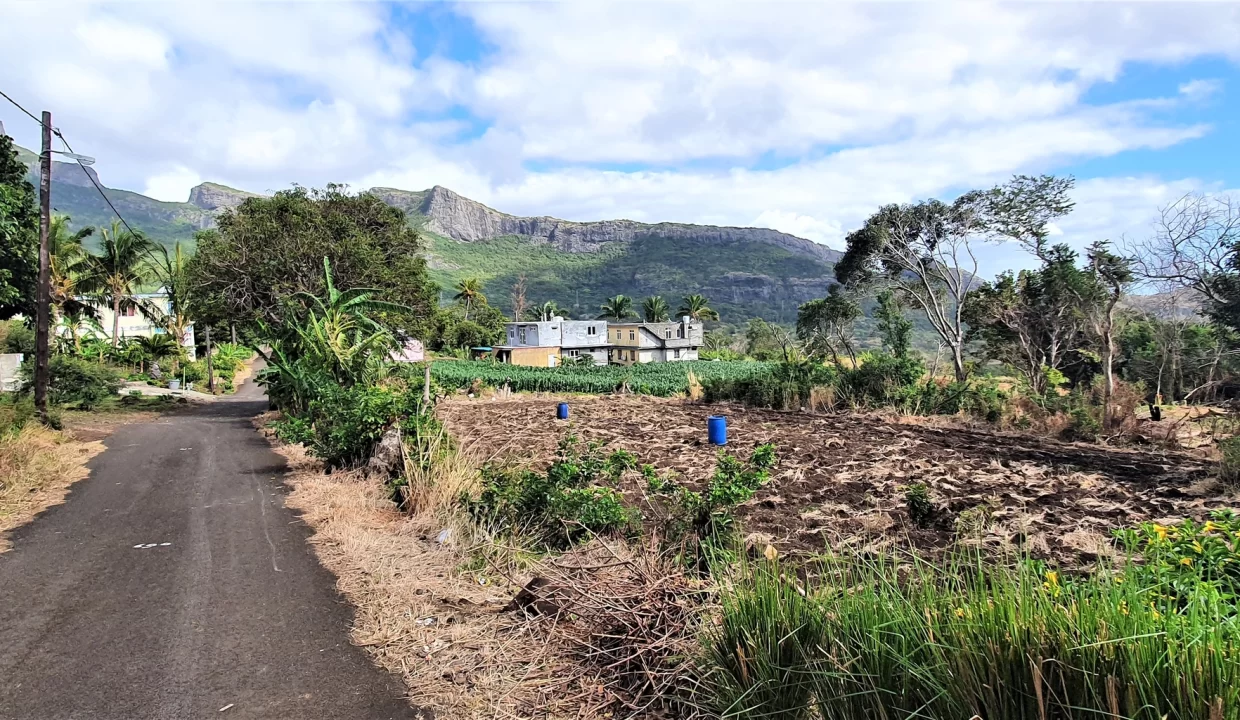 Prime Residential Land for Sale in Vallée des Prêtres, North – Sea & Mountain Views! 12