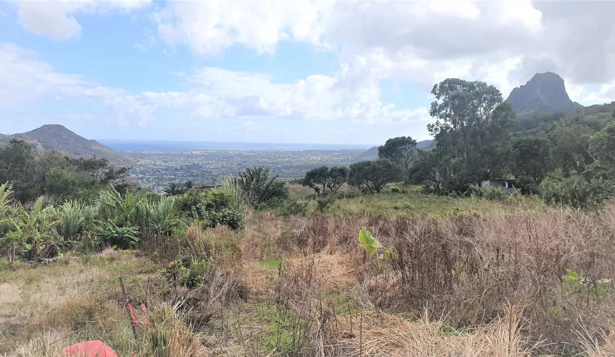 Prime Residential Land for Sale in Vallée des Prêtres, North – Sea & Mountain Views! 4