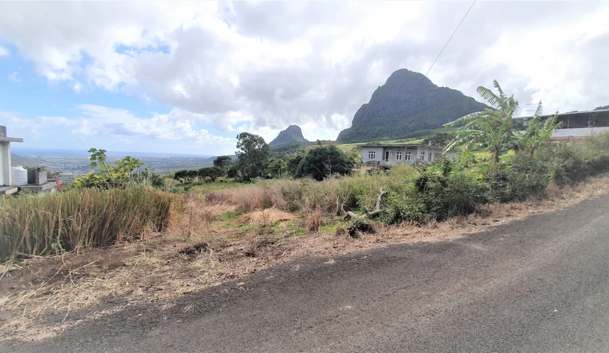 Prime Residential Land for Sale in Vallée des Prêtres, North – Sea & Mountain Views! 6