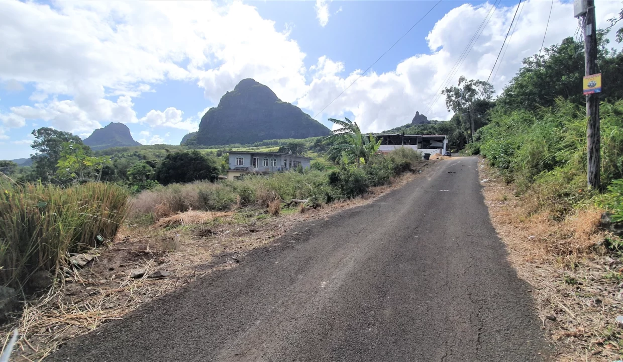 Prime Residential Land for Sale in Vallée des Prêtres, North – Sea & Mountain Views! 7