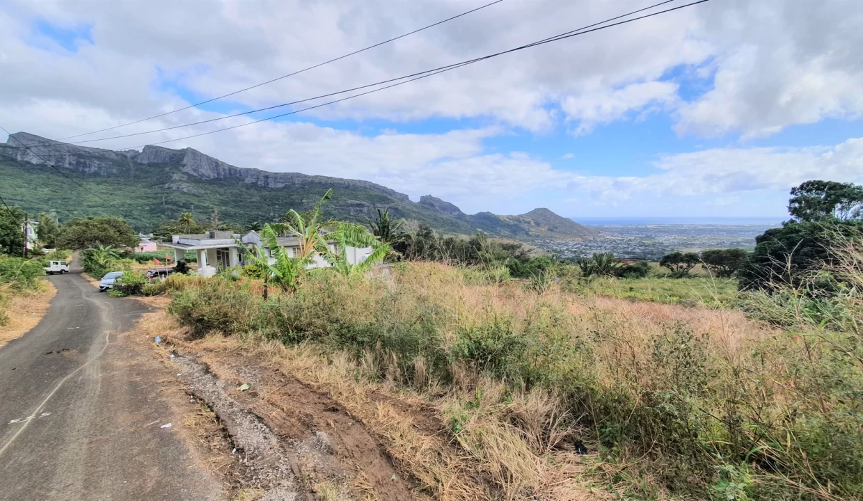 Prime Residential Land for Sale in Vallée des Prêtres, North – Sea & Mountain Views! 8