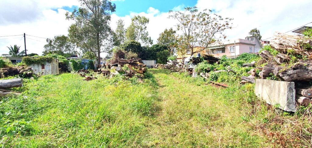 Stunning Residential Land for Sale in La Caverne – Start Your Dream Project Here!