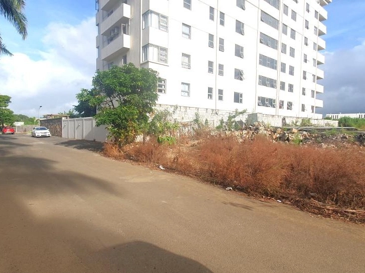 Exceptional Commercial Land for Sale, Opportunity in Vacoas!