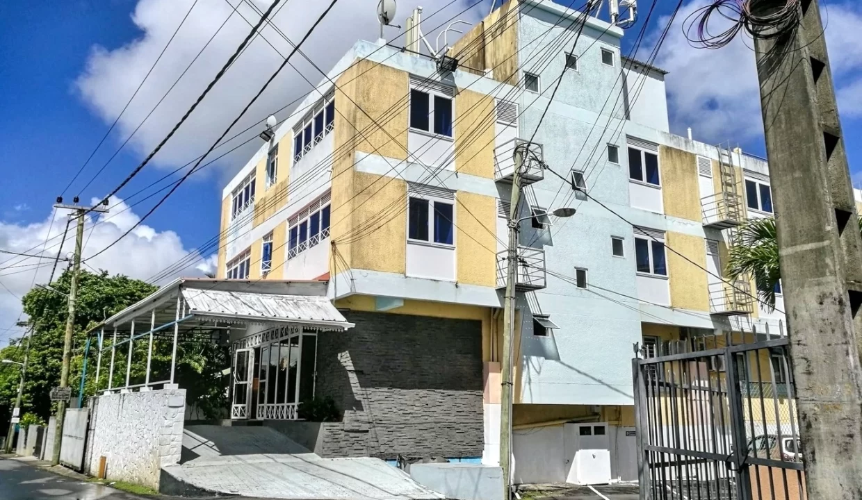 Exceptional Investment Opportunity in Quatre Bornes Luxurious Resort Hotel for Sale! 1