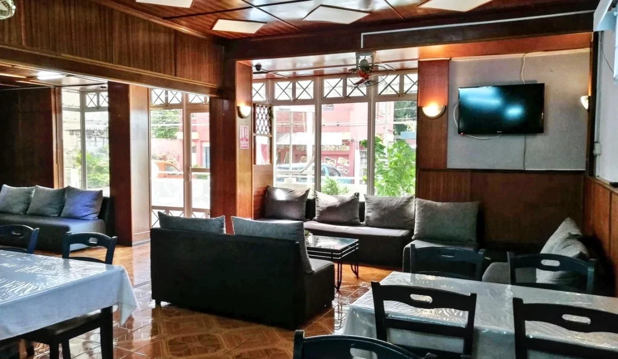 Exceptional Investment Opportunity in Quatre Bornes Luxurious Resort Hotel for Sale! 11