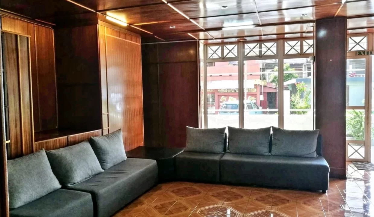 Exceptional Investment Opportunity in Quatre Bornes Luxurious Resort Hotel for Sale! 2