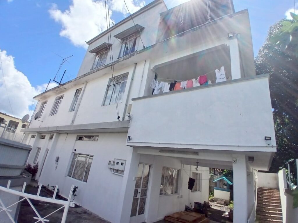 LARGE HOUSE FOR SALE – CENTRAL ROSE HILL