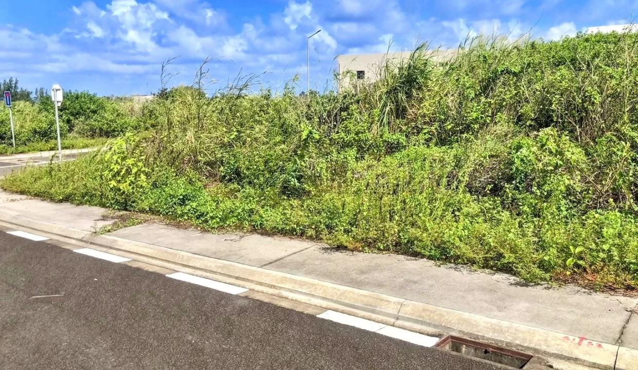 Residential land - Morcellement South Coast For Sale in Souillac. 1