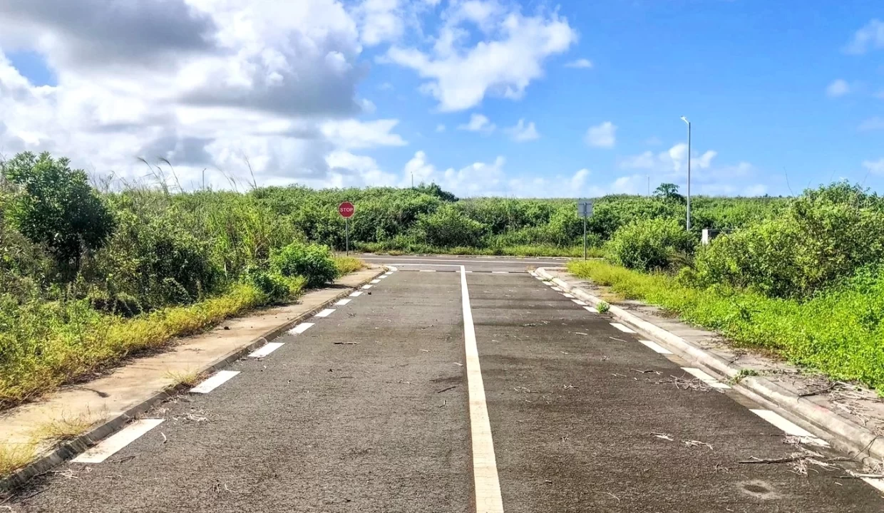 Residential land - Morcellement South Coast For Sale in Souillac. 2