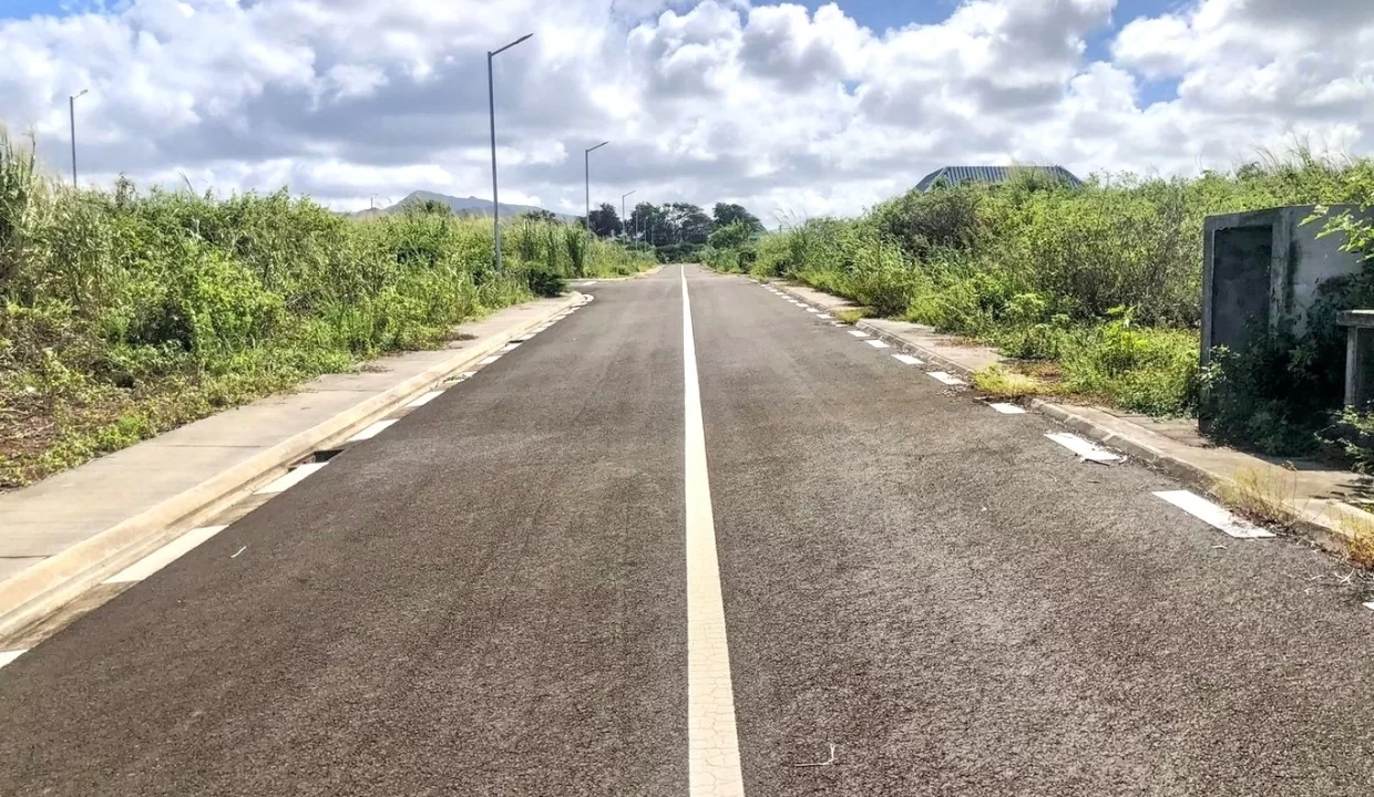 Residential land - Morcellement South Coast For Sale in Souillac. 4