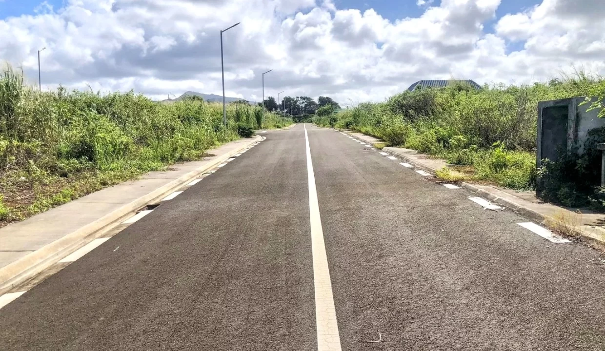 Residential land - Morcellement South Coast For Sale in Souillac. 7