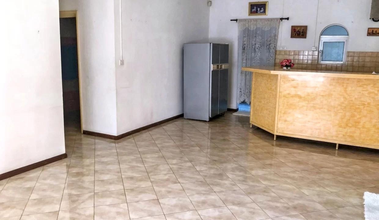 Sale of 3 Lots – House in Co-ownership + Fully Fenced Land in Cassis, Port louis 10