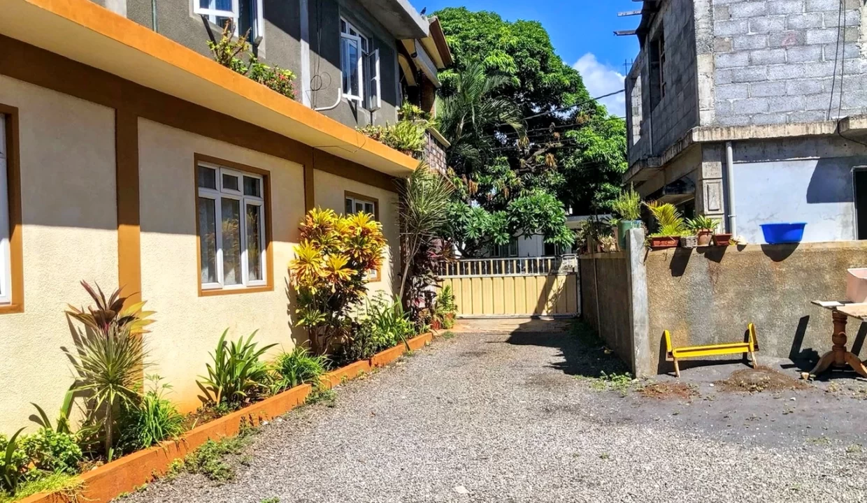 Sale of 3 Lots – House in Co-ownership + Fully Fenced Land in Cassis, Port louis 11