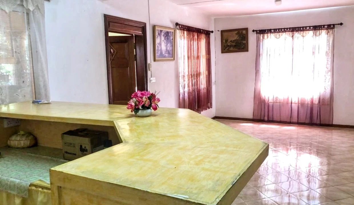 Sale of 3 Lots – House in Co-ownership + Fully Fenced Land in Cassis, Port louis 14