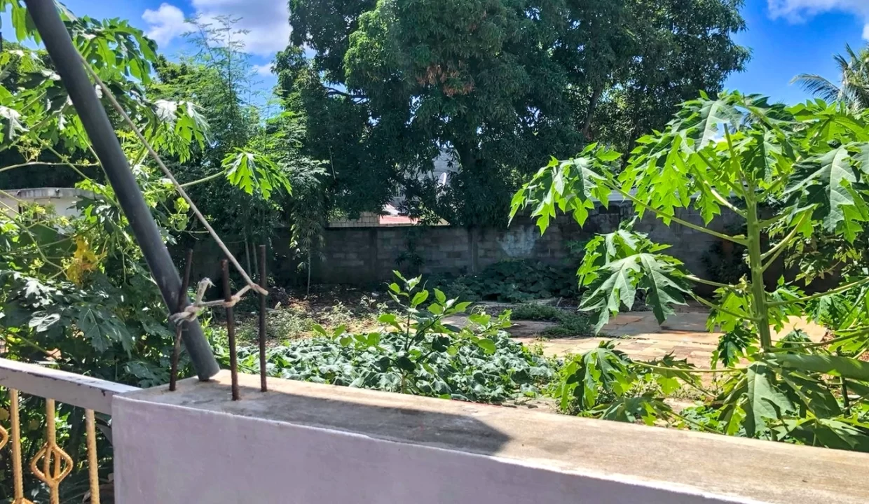 Sale of 3 Lots – House in Co-ownership + Fully Fenced Land in Cassis, Port louis 3