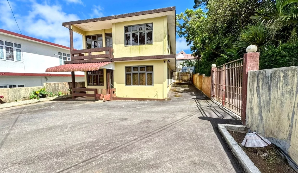 Spacious & Modern 3-Bedroom Apartment for rent in the Heart of Curepipe! 1