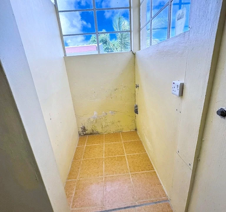 Spacious & Modern 3-Bedroom Apartment for rent in the Heart of Curepipe! 10