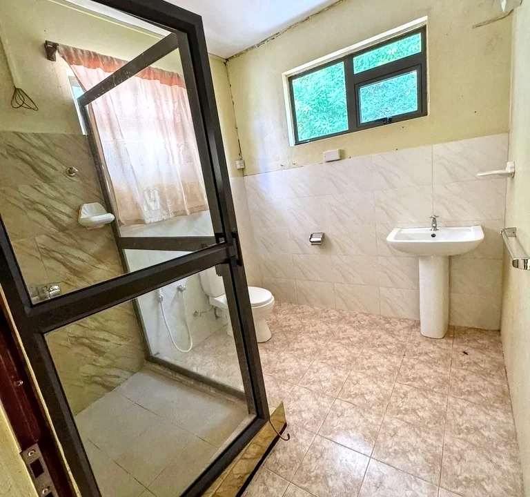 Spacious & Modern 3-Bedroom Apartment for rent in the Heart of Curepipe! 11