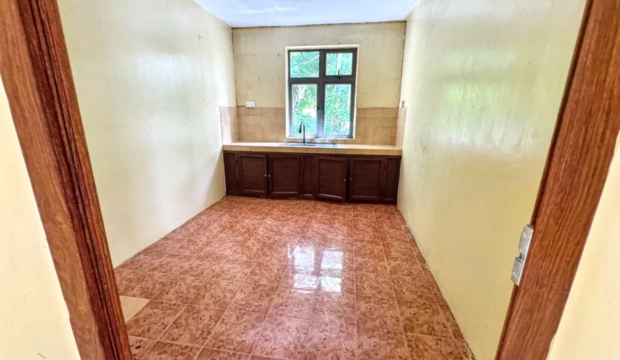 Spacious & Modern 3-Bedroom Apartment for rent in the Heart of Curepipe! 4