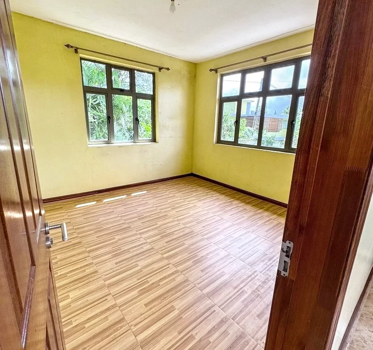 Spacious & Modern 3-Bedroom Apartment for rent in the Heart of Curepipe! 7