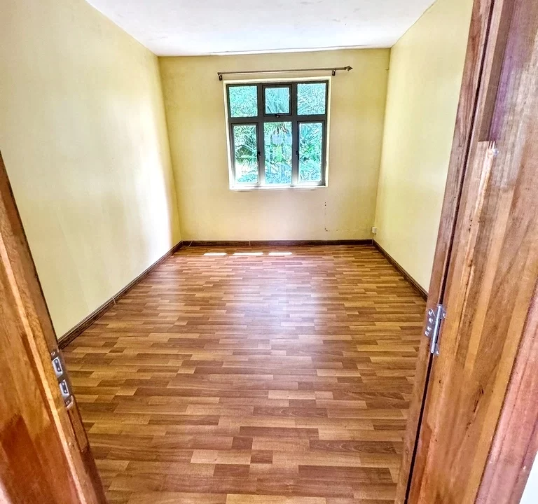 Spacious & Modern 3-Bedroom Apartment for rent in the Heart of Curepipe! 8