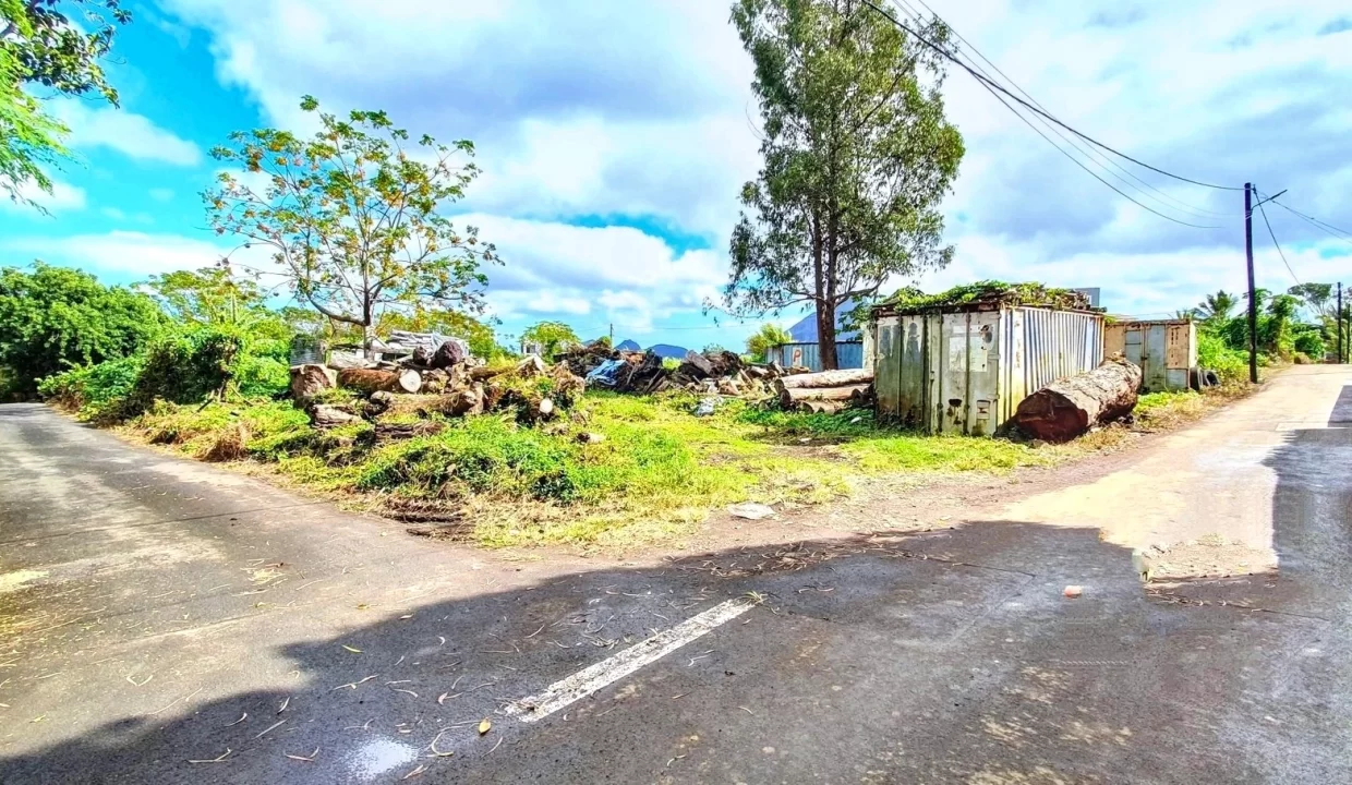 Stunning Residential Land for Sale in La Caverne – Start Your Dream Project Here! 1