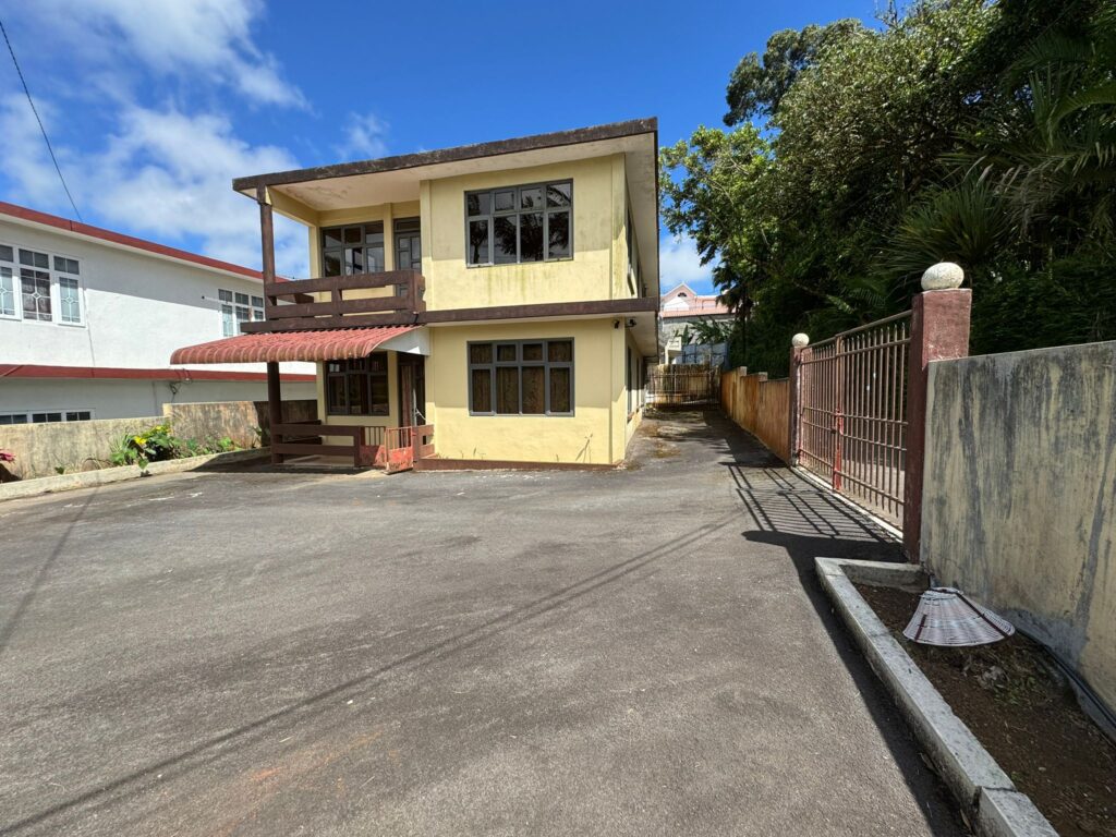 For Rent: Spacious & Modern 3-Bedroom Apartment in the Heart of Curepipe! 