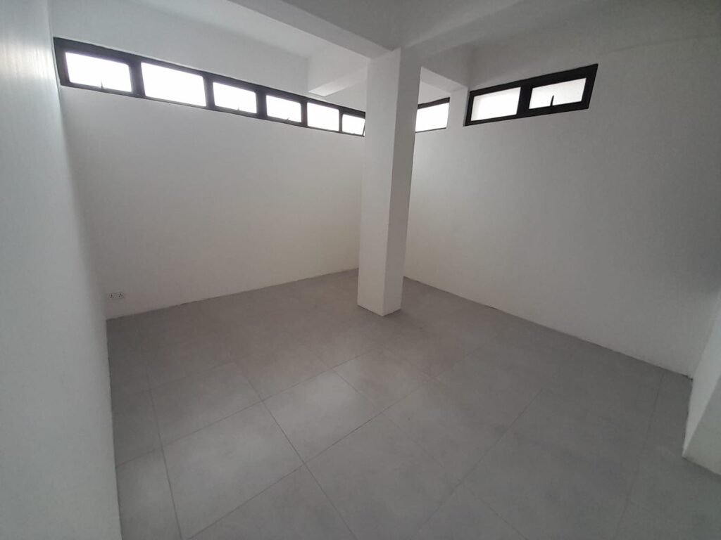 Unfurnished 2-Bedroom Apartment in the Heart of Port Louis For Rent – Ideal for Residential or Commercial Use