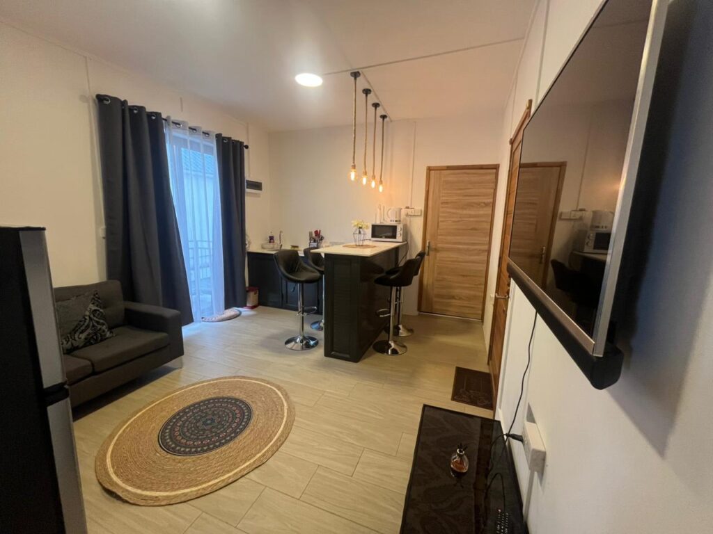 Charming Fully Furnished 1-Bedroom Apartment for Rent in Canot (Near Albion)