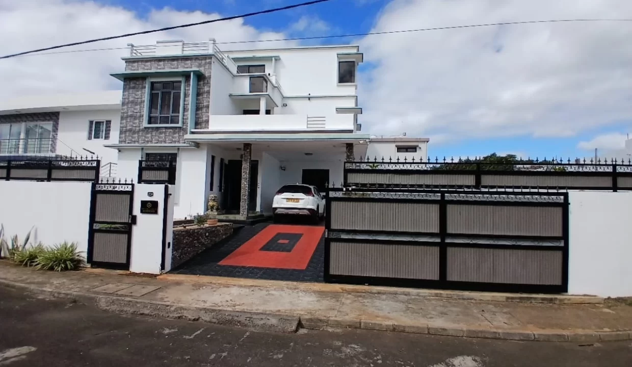 Exquisite Individual House for Rent in Albion 1